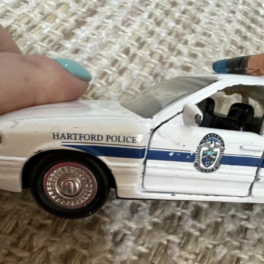 Road Champs Ford Crown Victoria Hartford Police Car 1997 White/Blue Diecast